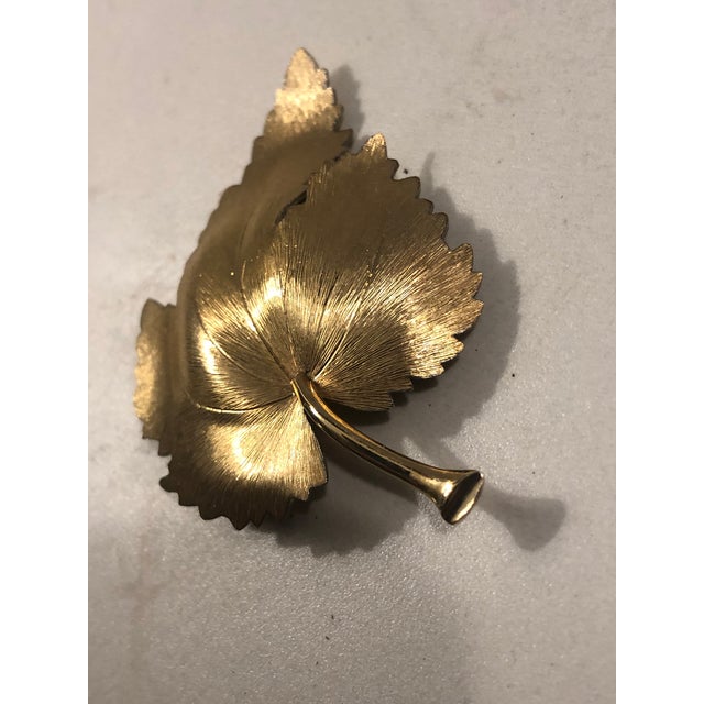 Mid-Century Modern 1950s Krementz 14k Gold Overlay Leaf Brooch For Sale - Image 3 of 9