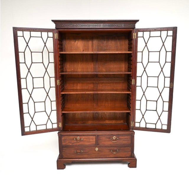 Antique Georgian Bookcase in Wood, 1800s For Sale - Image 4 of 9