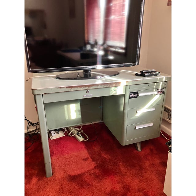 1950s Vintage Steelmaster Industrial Single-Pedestal Tanker Desk, 1950s For Sale - Image 5 of 7
