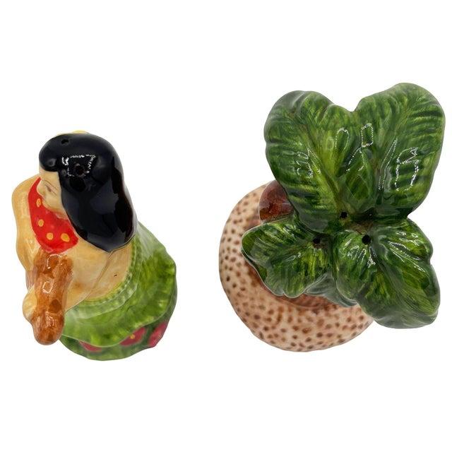 Modern 1980's Hula Girl & Palm Tree Ceramic Tabletop Matching Salt & Pepper Shaker Set For Sale - Image 3 of 6
