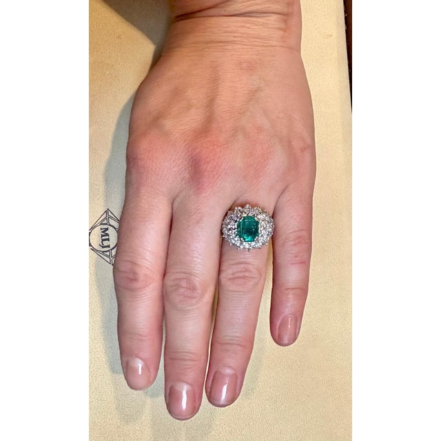 GIA Certified 2.5ct Emerald Cut Colombian Emerald Diamond Ring 18kt White Gold For Sale - Image 14 of 18