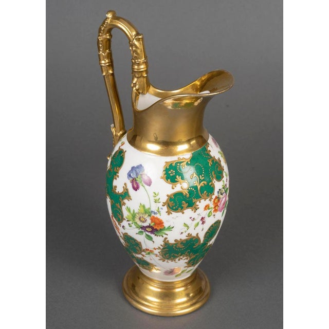 Brault, Empire-period water jug, 19th century, painted and gilded porcelain, Old Paris. H: 31 cm, W: 16 cm, D: 13 cm