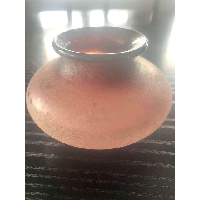 A beautiful and refined low vase in authentic Murano glass, handcrafted at one of Murano's most prestigious workshops:...