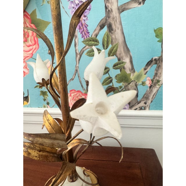 Mid 20th Century Hollywood Regency Alabaster Gilt Tole Table Lamp For Sale - Image 4 of 12