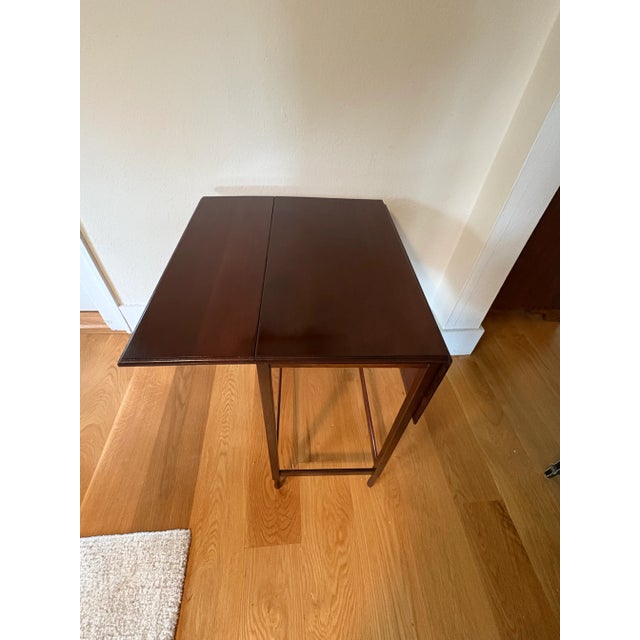 1900s English Rectangular Antique Mahogany Drop Leaf Side Table For Sale In New York - Image 6 of 10