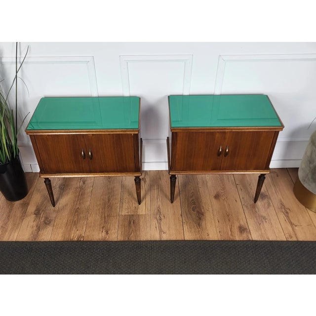 Mid-Century Italian Art Deco Nightstands in Walnut, 1950s, Set of 2 For Sale - Image 6 of 11