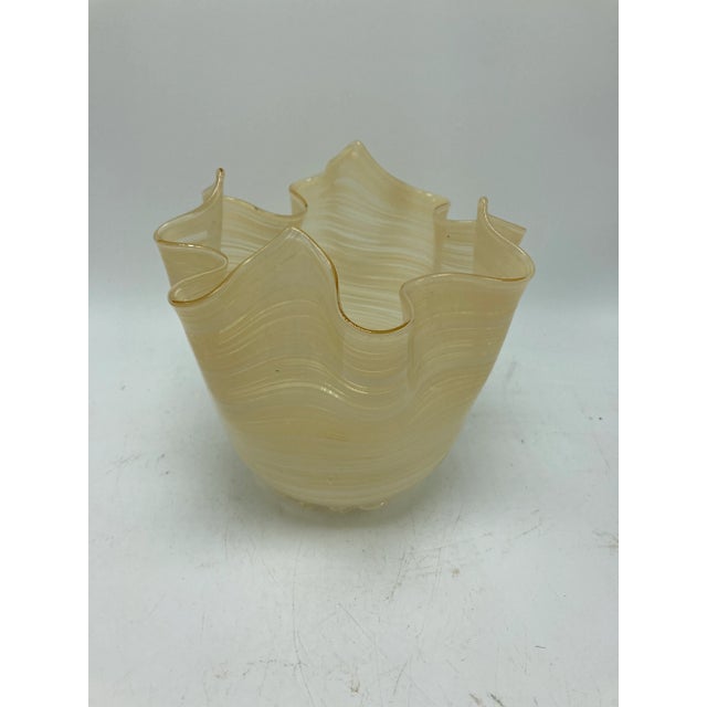 Chic handkerchief bowl in striking gold.