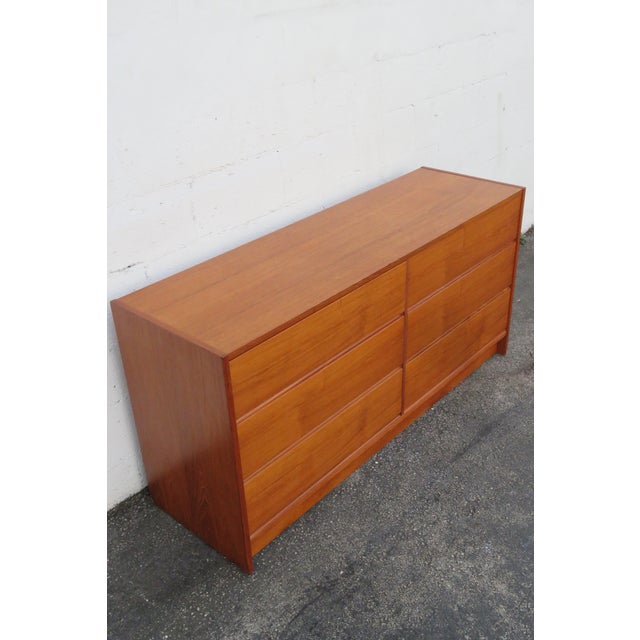 Late 20th Century Danish Modern Mid Century Long Dresser Sideboard Tv Media Console 6203 For Sale - Image 10 of 18