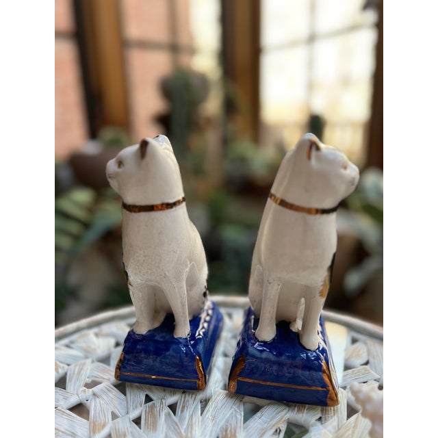 Farmhouse Early 20th Century Staffordshire Cat Figurines - a Pair For Sale - Image 3 of 9