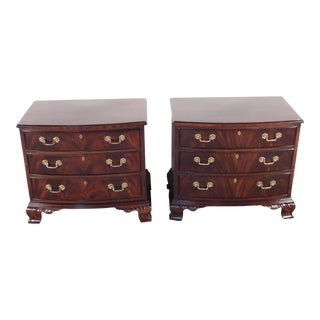 Pair Henredon Flame Mahogany 3 Drawer Serpentine Nitestands Bedside Chests For Sale