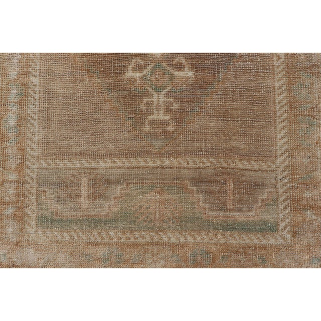 Mid 20th Century Vintage Turkish Oushak Rug With All-Over Sub-Geometric Medallion Design For Sale - Image 5 of 8