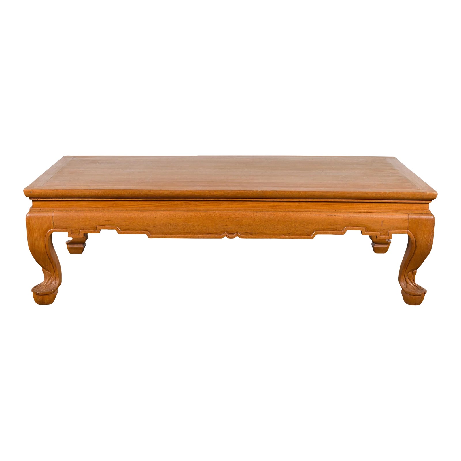 アンティクcoffeeテーブル Vintage Thai Waisted Top Coffee Table with Carved Apron & Cabriole