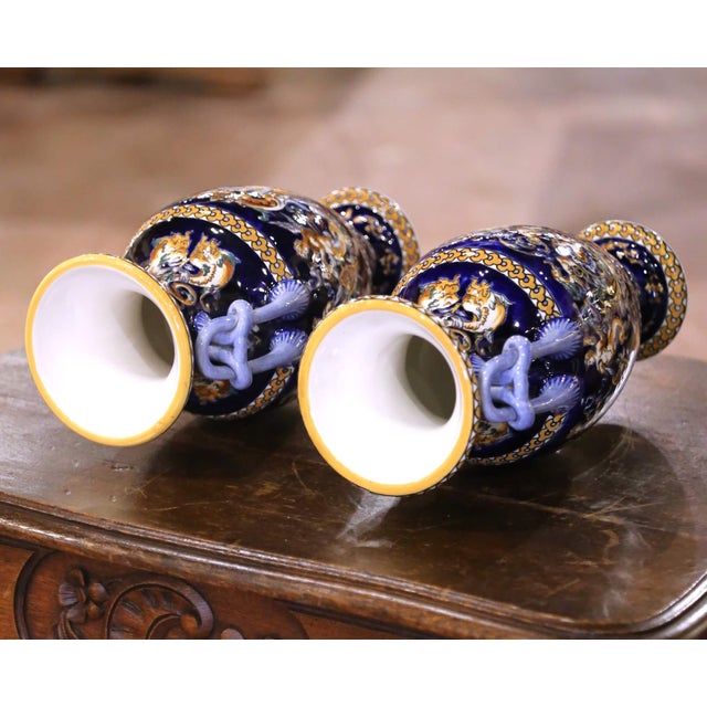 Pair of Early 20th Century Faience Vases With Hand-Painted Cherub Motifs From Gien For Sale - Image 9 of 11