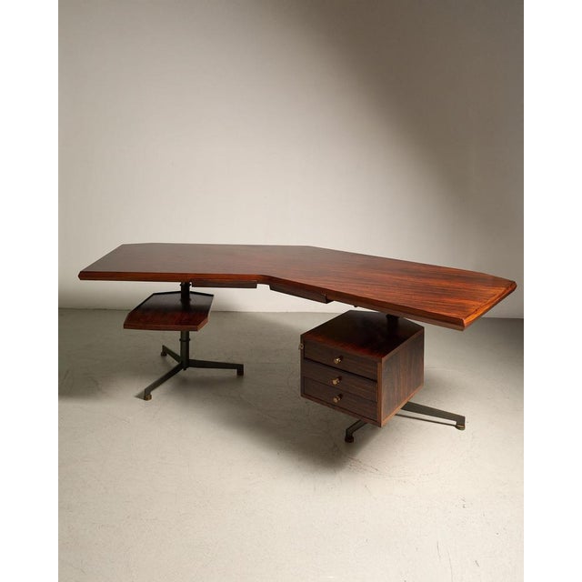 Iconic design ! Wood Borsani Boomerang executive desk in excellent condition. Unique model with 2 small drawers hidden on...