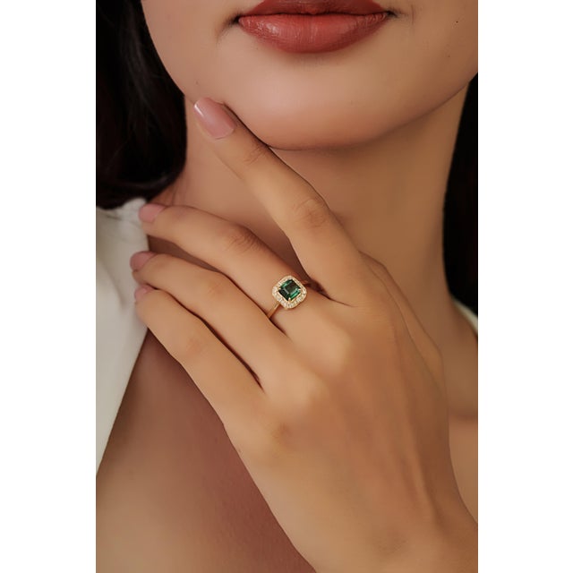 Contemporary 1.22ct Green Tourmaline & Diamond Vintage Ring Size 5 in 14k Yellow Gold For Sale - Image 3 of 14