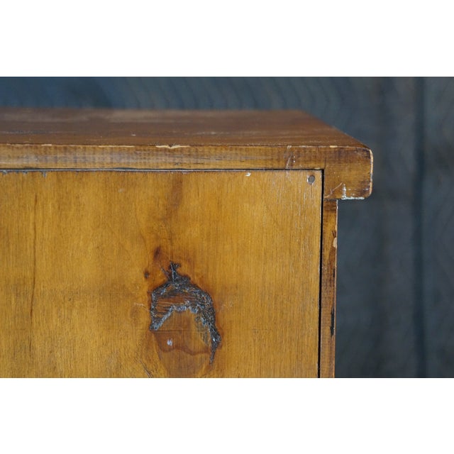 Vintage Early American Colonial Style Low Profile Scalloped Pine Bookcase Shelf For Sale - Image 10 of 16