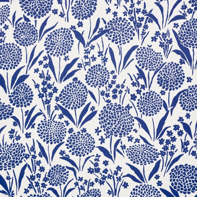 Schumacher Sample - Schumacher Chrysanthemum Wallpaper in Blue For Sale - Image 4 of 4