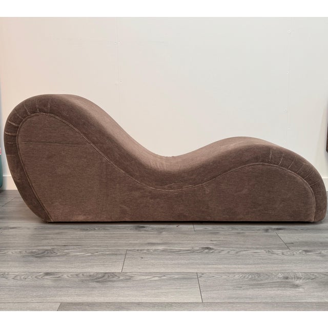 Brown Italian Mocha Mohair Velvet S Shaped Chaise Lounge, 1970s For Sale - Image 8 of 9