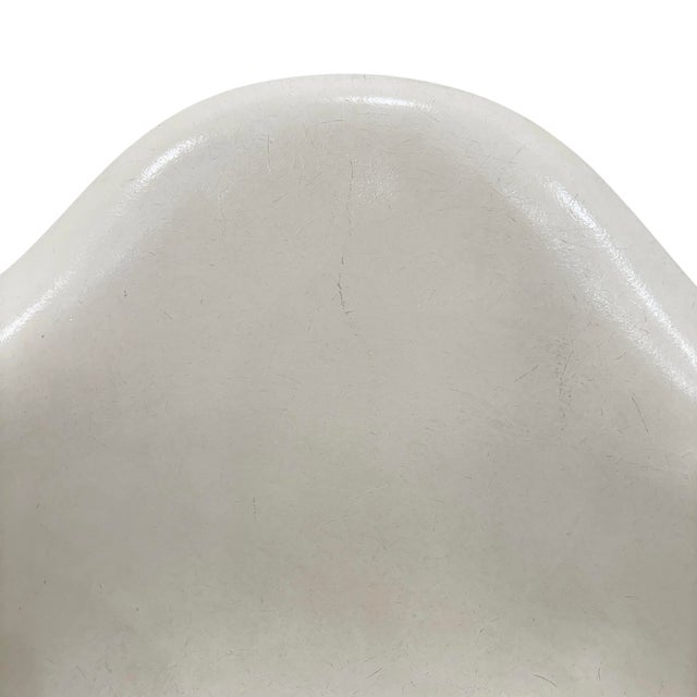 Vintage Herman Miller Eames Fiberglass Rocking Chair (Rar) Mid-Century Modern | Original Shell & Base For Sale - Image 9 of 15