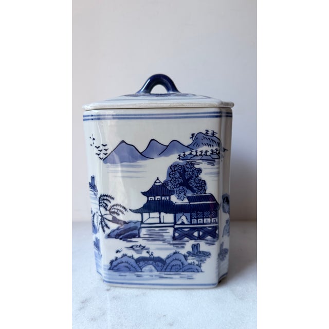 Blue and White Chinoiserie Rectangular Jar With Lid For Sale In Greensboro - Image 6 of 13