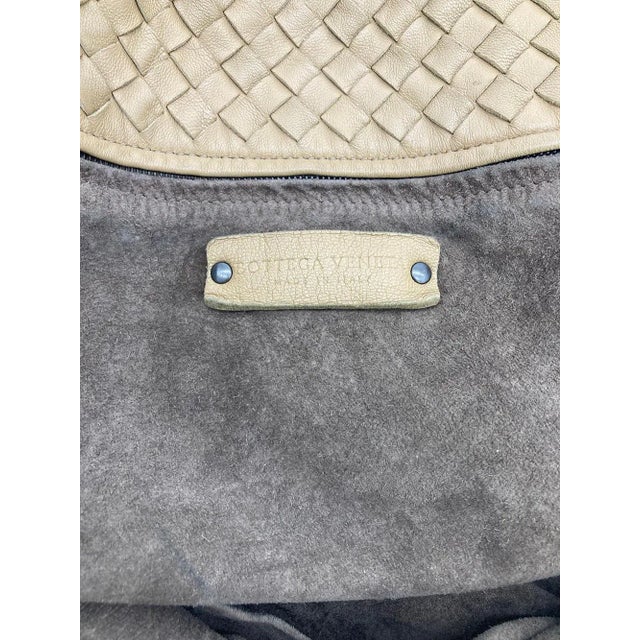 Contemporary Bottega Veneta Tan Intrecciato Woven Nappa Leather Large Cesta Tote For Sale - Image 3 of 12