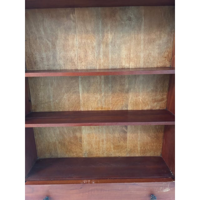Vintage American Federal Mahogany Hanging Curio Cabinet For Sale - Image 4 of 11