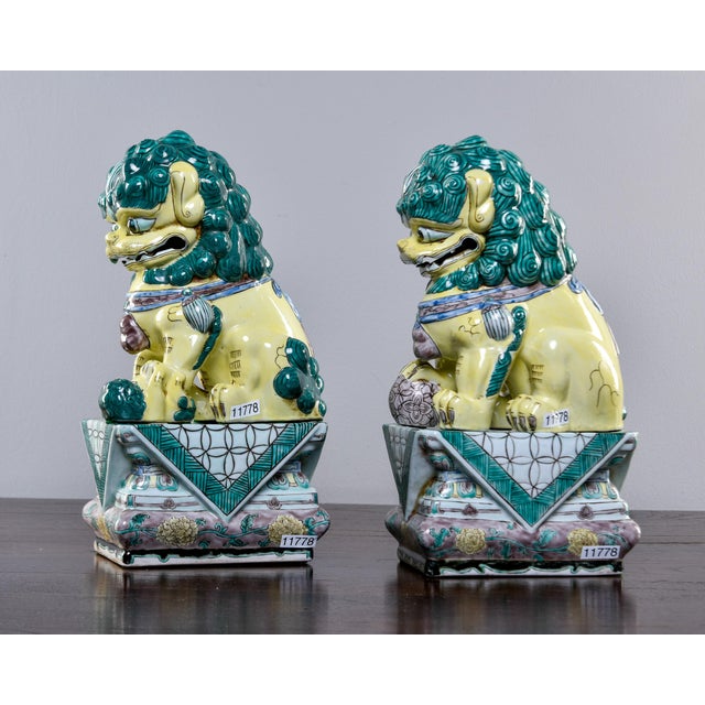 Pair Mid Century Ceramic Foo Dogs on Base For Sale In Detroit - Image 6 of 8