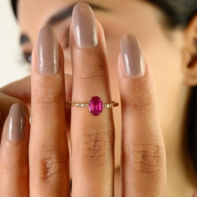 Ruby Red VRJewels Oval Natural Ruby & Diamond Solitaire Engagement Ring Size 6.5 in 14k Gold For Sale - Image 8 of 14