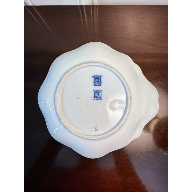White Antique Copeland Spode Shell Serving Dish in Blue and White for London Heal & Son For Sale - Image 8 of 9