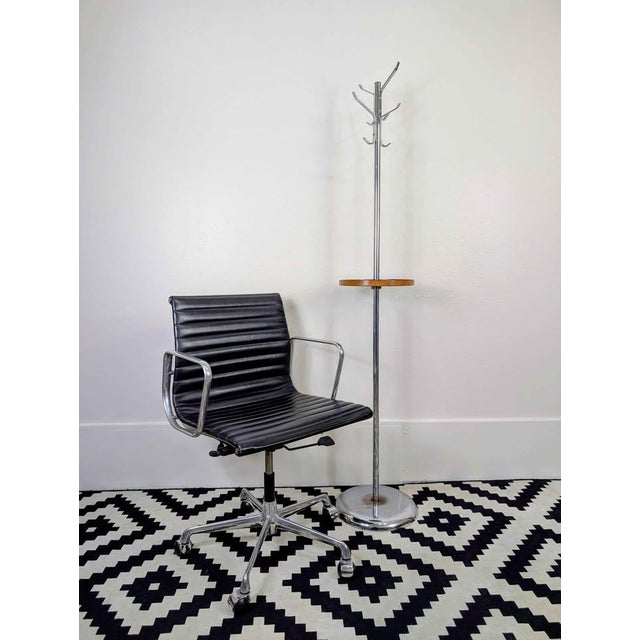 Very cool mid century modern coat hanger with polished chrome and a beautiful rosewood valet tray. Excellent condition,...