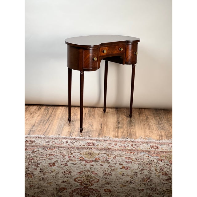 Traditional Vintage Edwardian Sheraton Revival Kidney-Form Dressing Table C. 1940 For Sale - Image 3 of 7