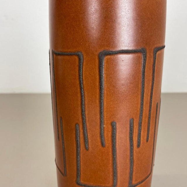 Brown Line Tube Pottery Fat Lava Vase, 1970 For Sale - Image 8 of 16