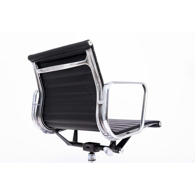 Metal Eames Herman Miller Black Leather Office Chair Thin Pad Aluminum Group For Sale - Image 7 of 11