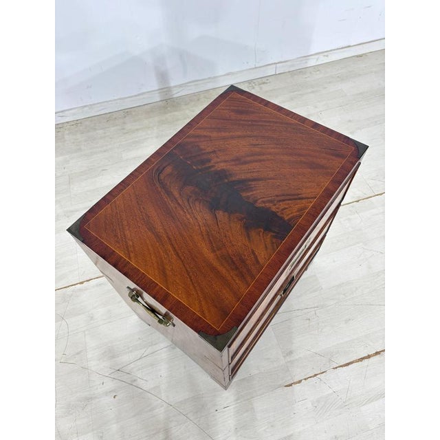 English Chest of Drawers in Mahogany For Sale - Image 6 of 10