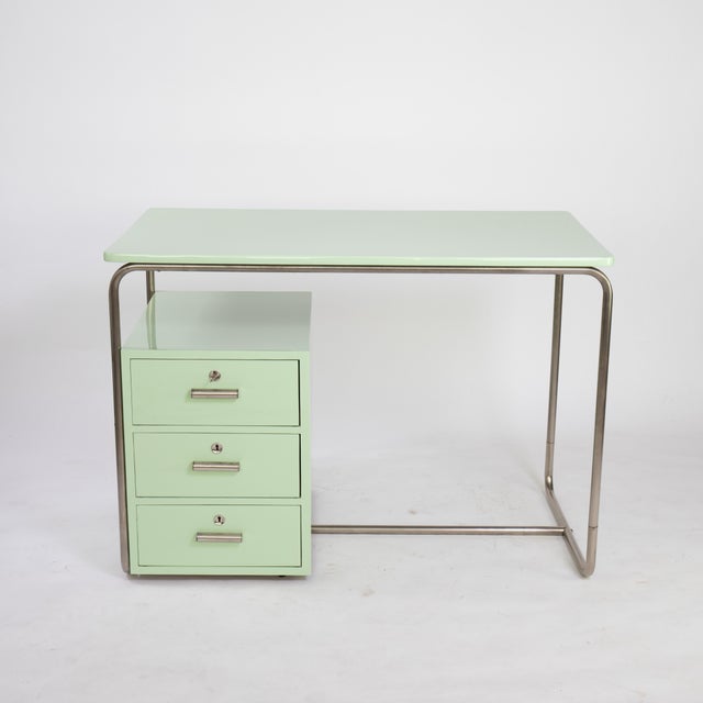 Bauhaus Desk Steel Pipe Chrome Plated Desk, 1930s, in Flawless conditions. Designed 1920 to 1949