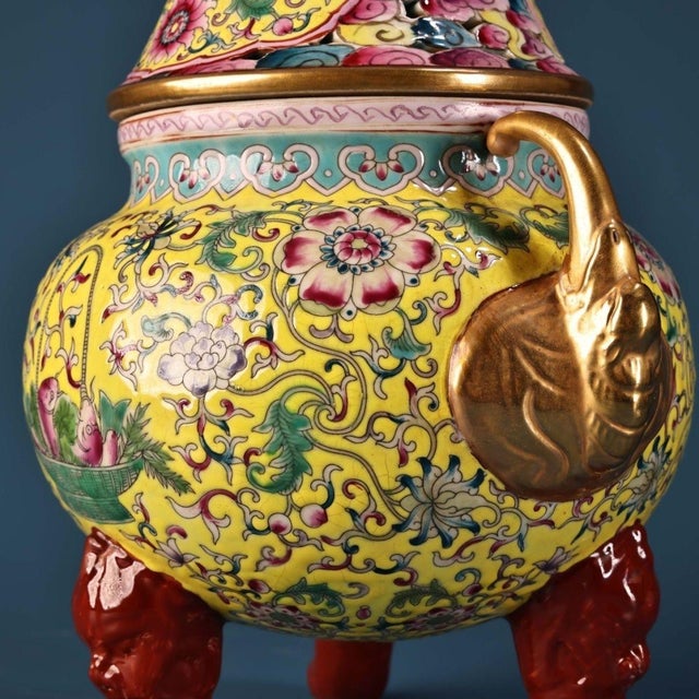 Late 20th Century Yellow Famille Rose Porcelain Censer With Gilt Handles and Lion Finial For Sale - Image 10 of 10