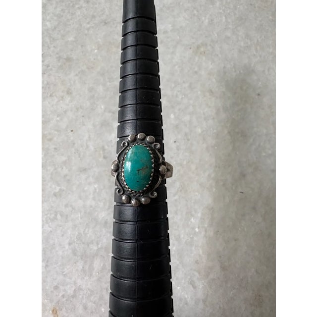 Native American Vintage Navajo Style Turquoise Sterling Silver Ring Size 6 For Sale - Image 3 of 5