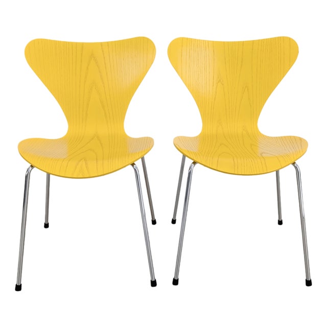 Vintage Series 7 Chairs by Arne Jacobsen for Fritz Hansen, Set of 2 For Sale
