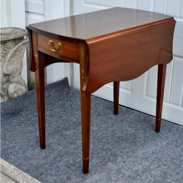 Traditional Inlaid Mahogany Pembroke Table Bench Made Federal Style Accent End Side Table For Sale - Image 3 of 16