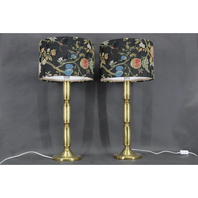 - cleaned and rewired - 1x , E26-E27 bulb for each lamp - US wiring compatible - Minor signs of use - New fabric lampshade...