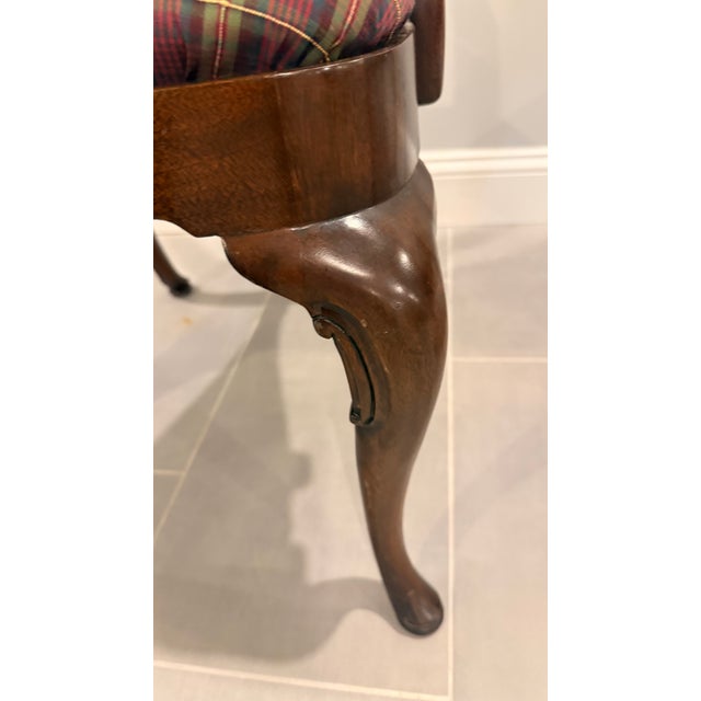 Tan Late 20th Century Kindel Queen Anne Style Mahogany Dining Chairs, Set of 4 (2 Arm, 2 Side) For Sale - Image 8 of 10