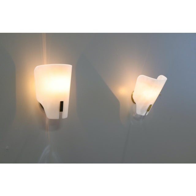Metal Model 167 PX Methacrylate White Wall Lamps by Gino Sarfatti for Arteluce, 1950s, Set of 2 For Sale - Image 7 of 16