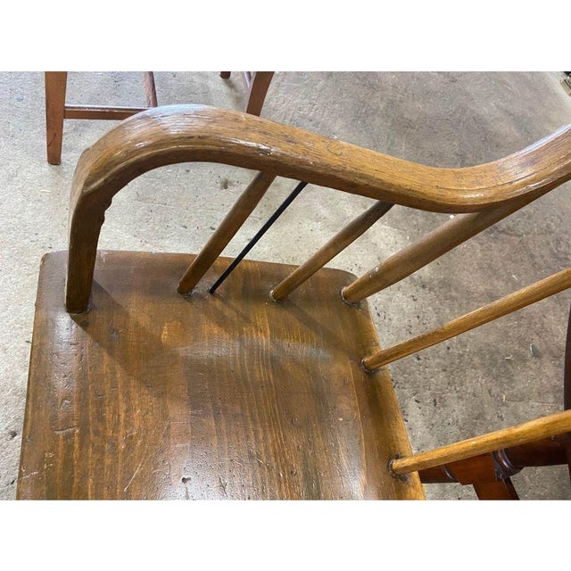 19th Century Early American Primitive Style Pine Oak Windsor Style Spindle Back Plank Seat Deacon's Bench For Sale - Image 9 of 18