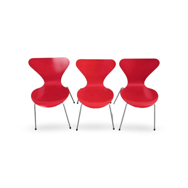 Three stylish mid-century chairs from the danish premium manufacturer fritz hansen, dating from the 1950s, for sale....