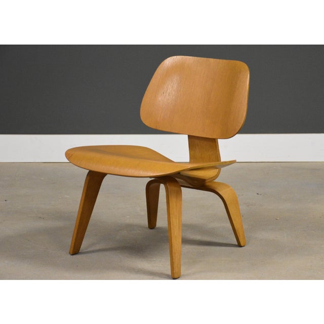 Herman Miller Early LCW Oak Lounge Chair by Charles and Ray Eames for Herman Miller For Sale - Image 4 of 11