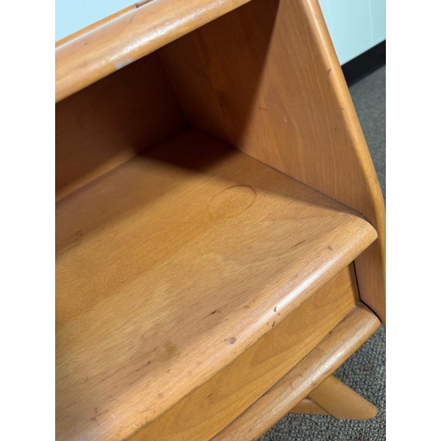 Mid-Century Modern Mid 20th Century Pair of Heywood Wakefield Sculptura M-778 Nightstands in Original Champagne Finish For Sale - Image 3 of 12