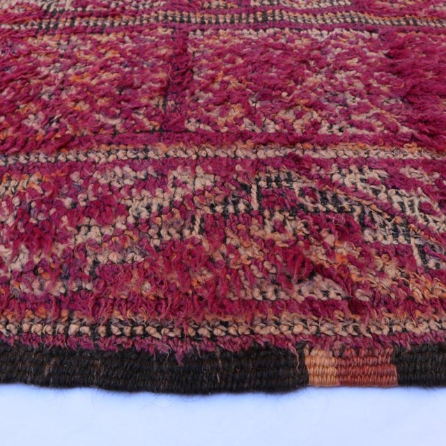 Mid-Century Modern 1980's Moroccan Beni M'Guild Wool Rug - 10.6 X 6.2 Ft For Sale - Image 3 of 7