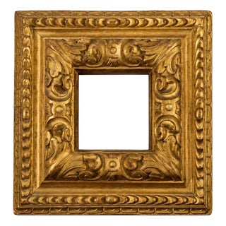 18th Century Italian Frame in Carved and Gilded Wood For Sale