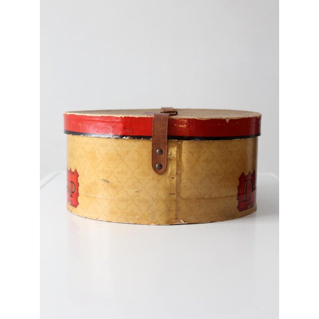 Vintage 1930s Dunlap New York Hat Box With Leather Strap For Sale - Image 6 of 16