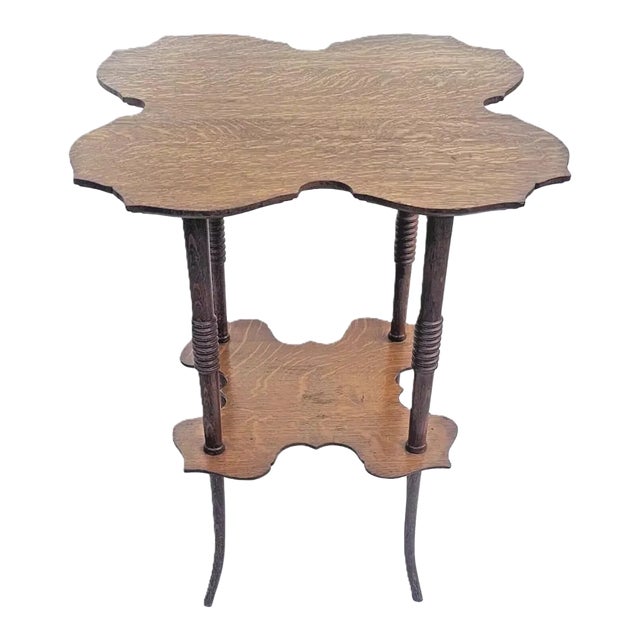 Antique Solid Quarter Sawn Tiger Oak Clover Leaf Side / Lamp Accent Table 1900s For Sale